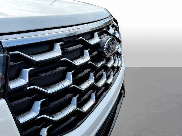 Certified 2025 Ford Explorer Platinum w/ Ultimate Package AWD/4WD image 36
