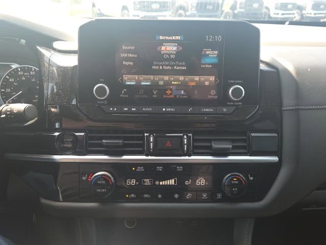 Used 2025 Nissan Pathfinder SV FWD image 30