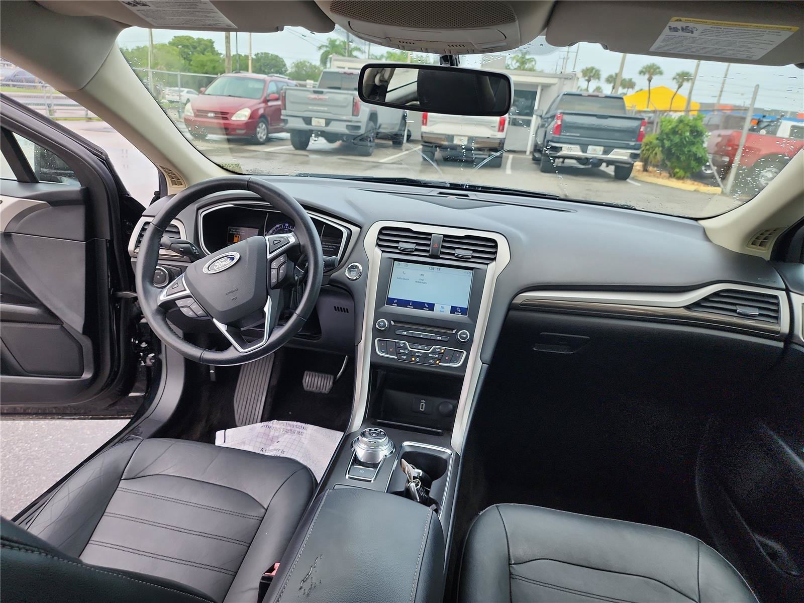 Certified 2018 Ford Fusion SE w/ Fusion SE Technology Package FWD image 17