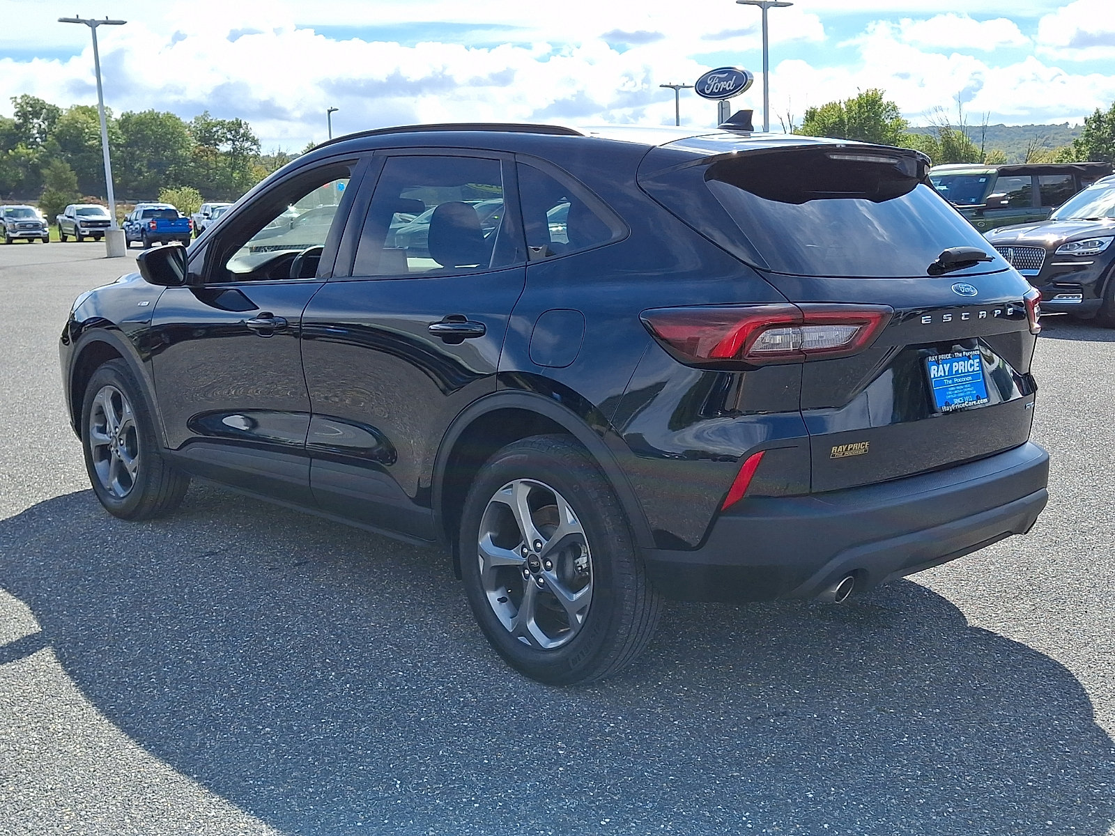 Certified 2025 Ford Escape ST-Line Select AWD/4WD image 5