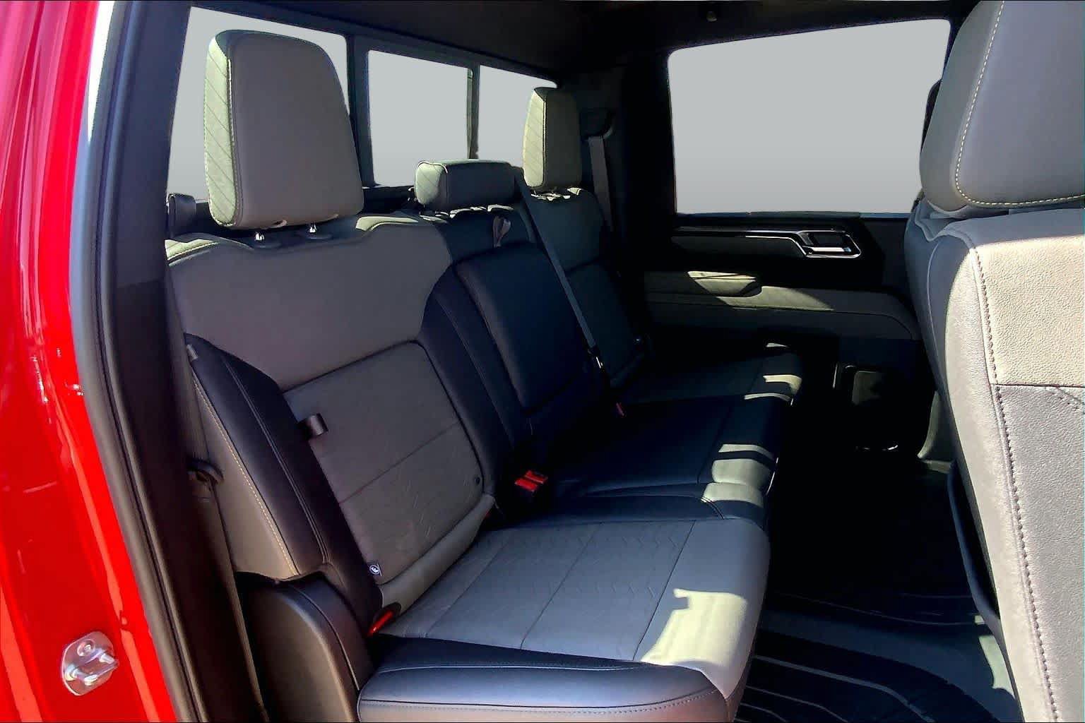 Used 2025 Chevrolet Silverado 2500 ZR2 w/ Technology Package AWD/4WD image 20