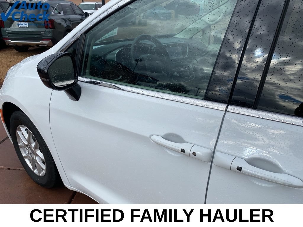 Used 2024 Chrysler Pacifica Touring-L FWD image 23