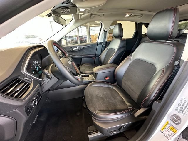 Certified 2022 Ford Escape SEL w/ SEL Stealth AWD Package image 19