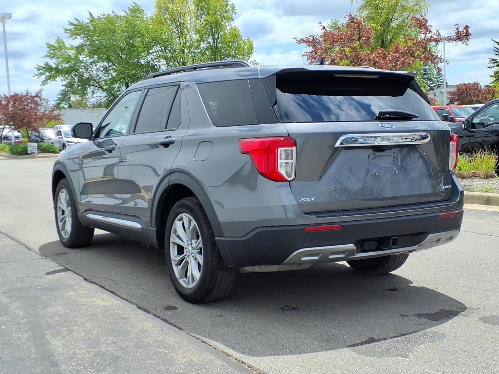 Certified 2023 Ford Explorer XLT w/ Equipment Group 202A AWD/4WD image 4
