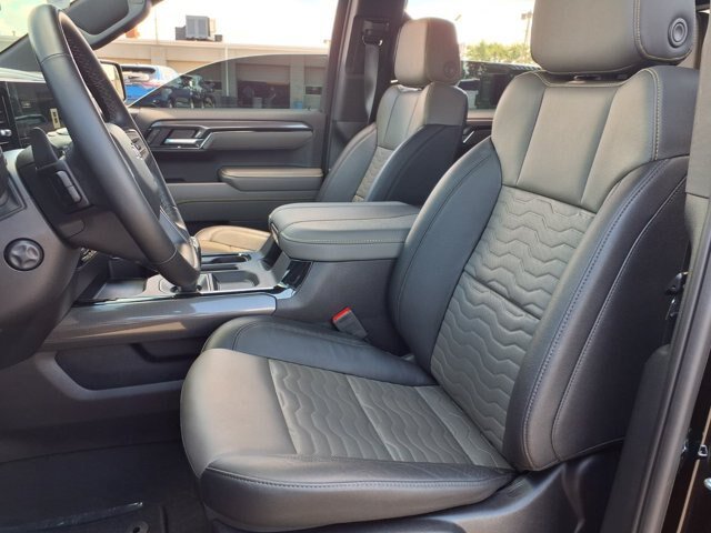 Used 2023 Chevrolet Silverado 1500 ZR2 w/ Technology Package AWD/4WD image 3