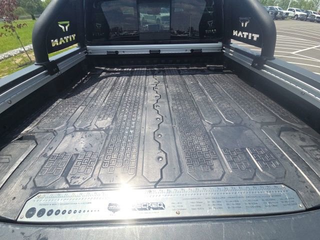 Used 2020 Nissan Titan SL w/ Moonroof Package AWD/4WD image 11