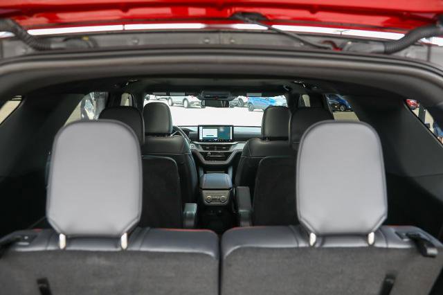 Certified 2025 Ford Explorer ST-Line w/ Premium Package AWD/4WD image 14