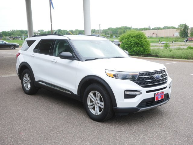 Certified 2024 Ford Explorer XLT w/ Equipment Group 202A AWD/4WD image 3