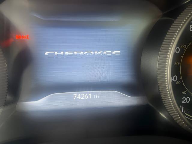 Used 2019 Jeep Cherokee Limited w/ Luxury Group AWD/4WD image 14