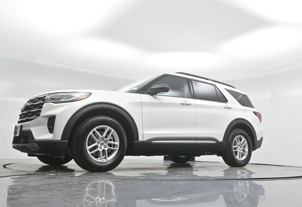 Certified 2025 Ford Explorer Active RWD image 44
