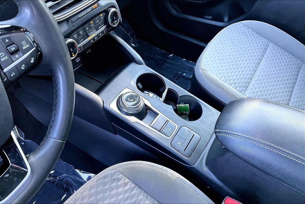 Certified 2022 Ford Escape SE w/ SE Sport Appearance Package FWD image 16