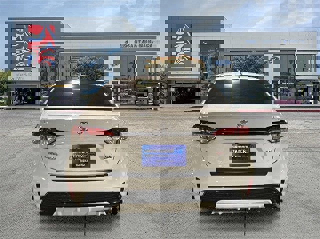 Used 2022 Toyota Corolla SE image 4