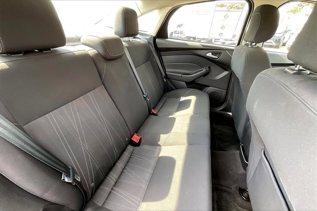Certified 2018 Ford Focus SE w/ SE Appearance Package image 22