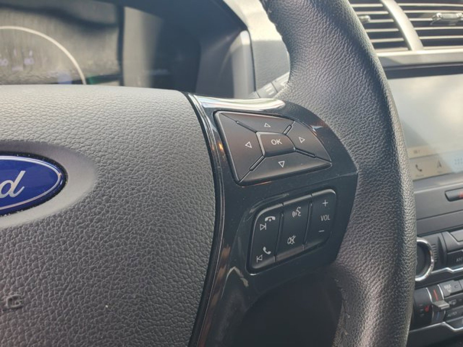 Certified 2019 Ford Explorer XLT w/ Equipment Group 202A FWD image 17