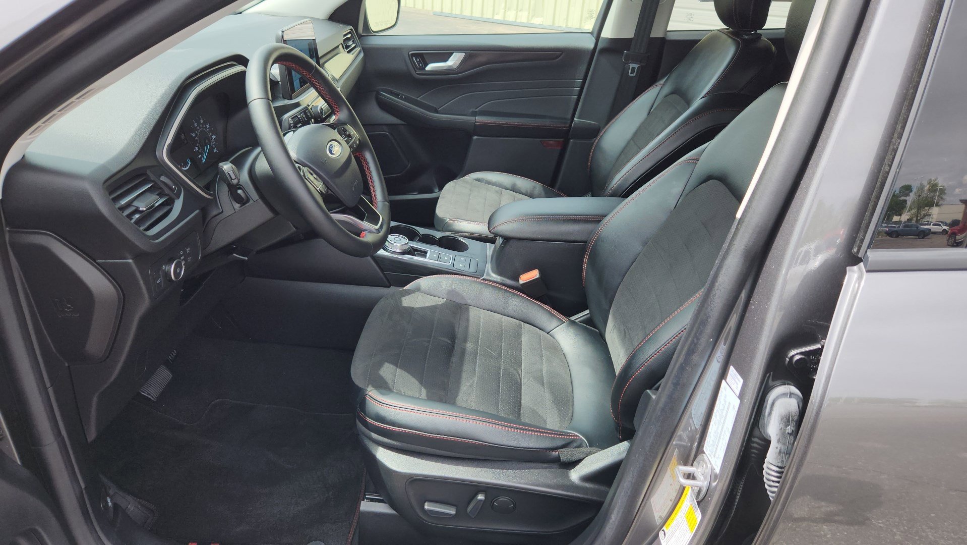 Certified 2022 Ford Escape SEL w/ SEL Stealth AWD Package image 25