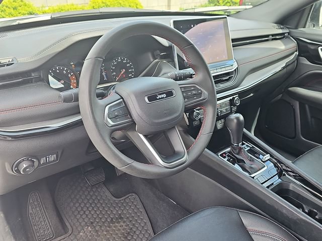 Used 2025 Jeep Compass Trailhawk AWD/4WD image 16