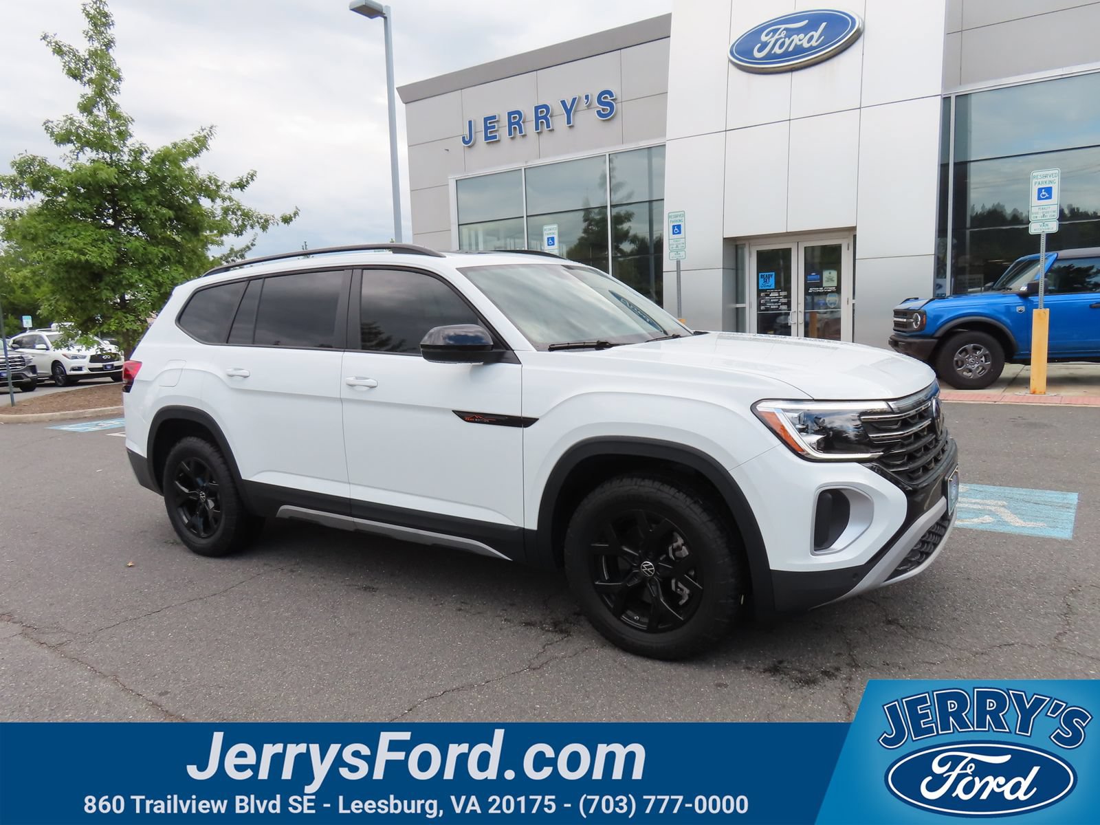Used 2025 Volkswagen Atlas Peak Edition SE AWD/4WD image 1