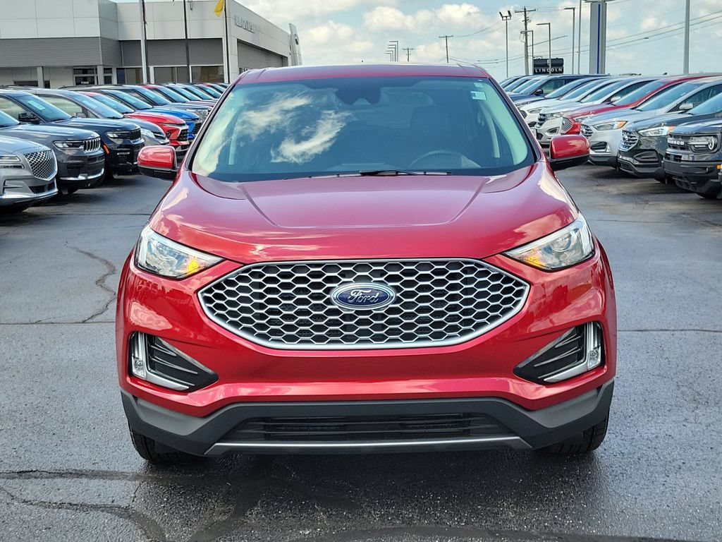 Certified 2024 Ford Edge SEL w/ Convenience Package AWD/4WD image 2