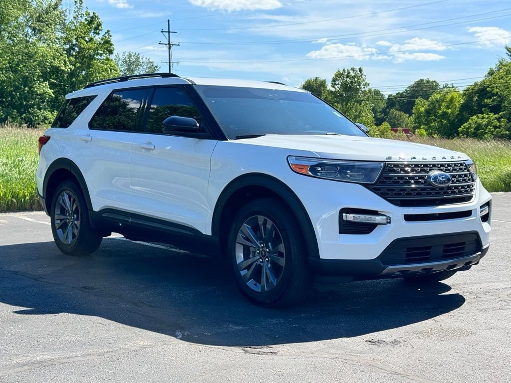 Certified 2023 Ford Explorer XLT w/ Equipment Group 202A AWD/4WD image 6