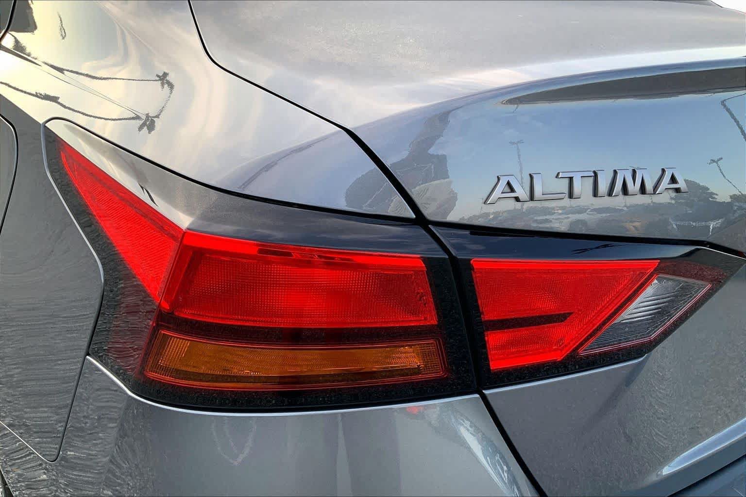 Used 2024 Nissan Altima 2.5 SR FWD image 26