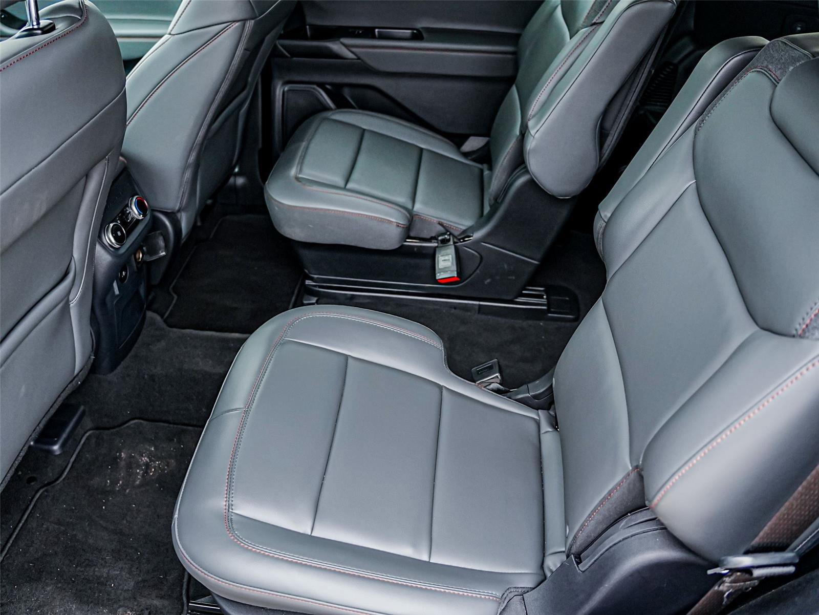 Certified 2025 Ford Explorer Active w/ Active Comfort Package RWD image 29
