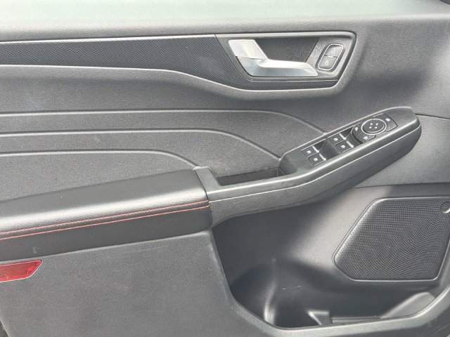 Certified 2025 Ford Escape ST-Line Select AWD/4WD image 15