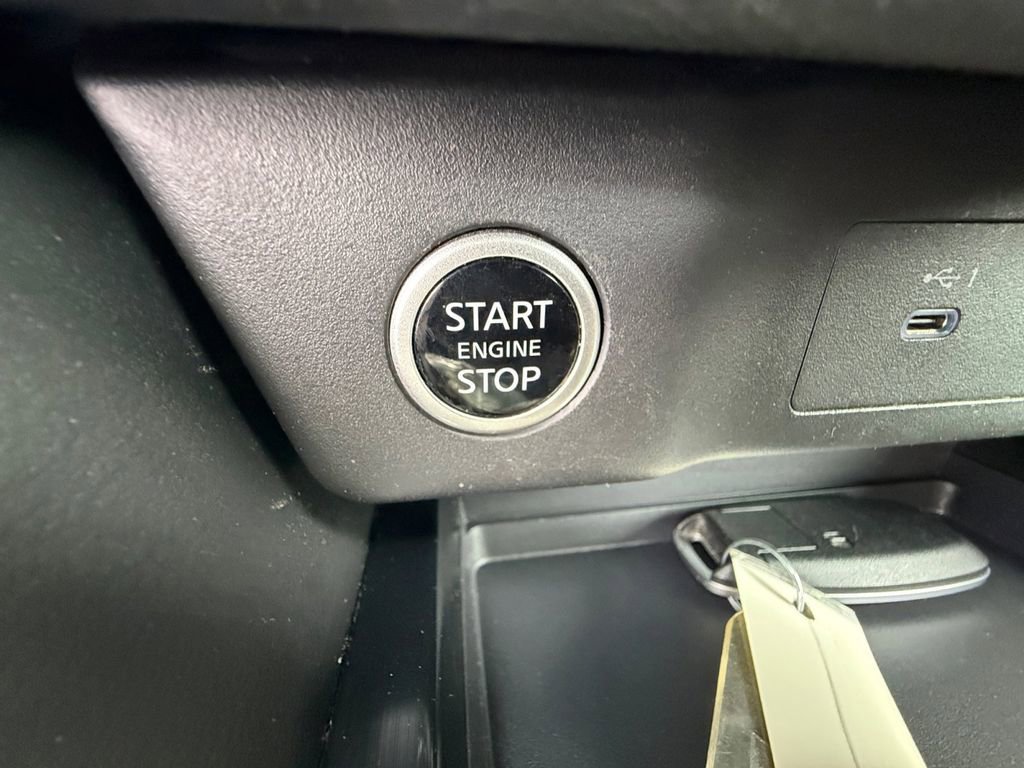 Used 2023 Nissan Rogue S image 12