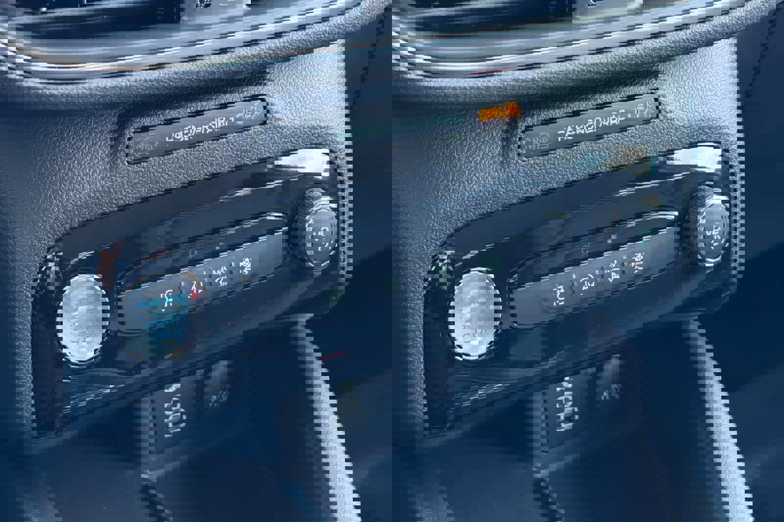 Certified 2025 Ford Escape Platinum image 21