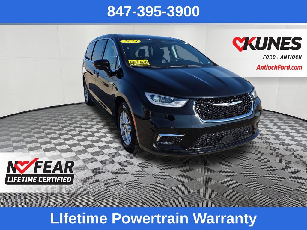 Used 2024 Chrysler Pacifica Touring-L FWD image 1