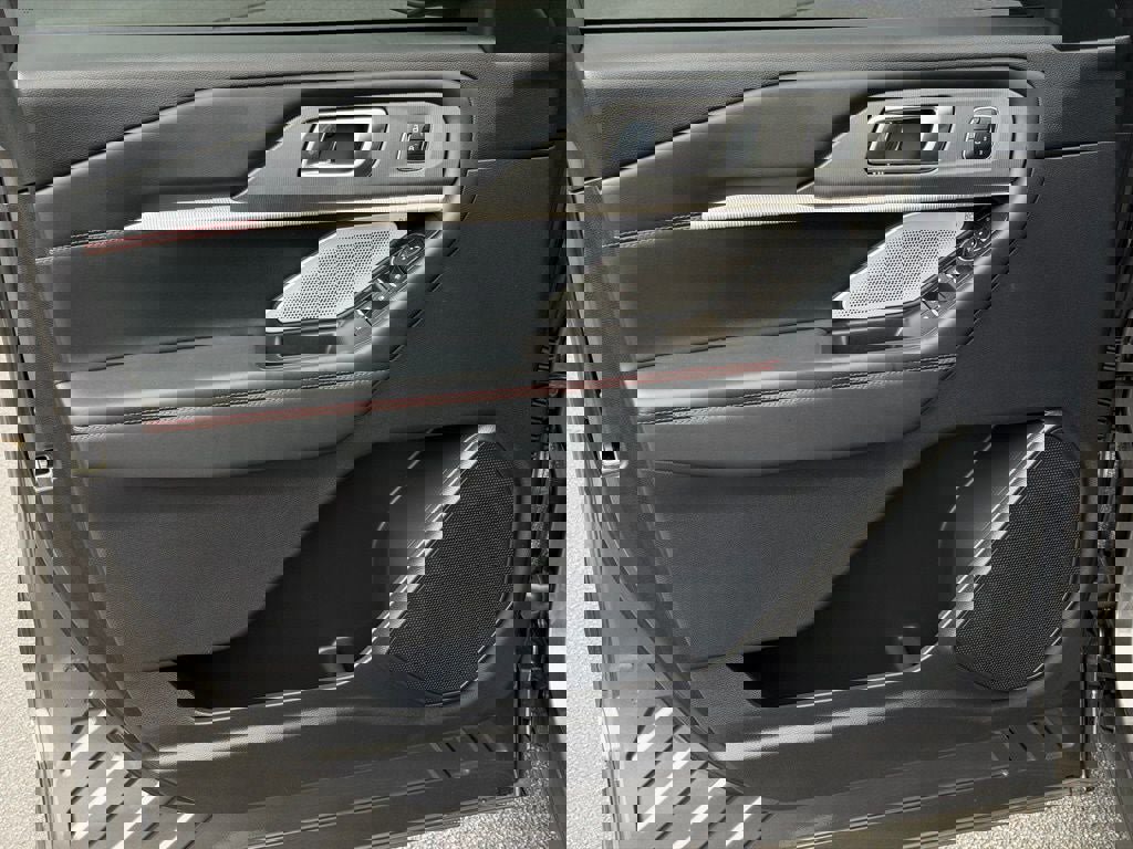 Certified 2025 Ford Explorer ST image 19