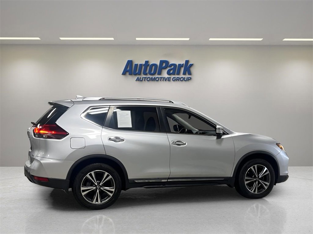 Used 2017 Nissan Rogue SL image 6