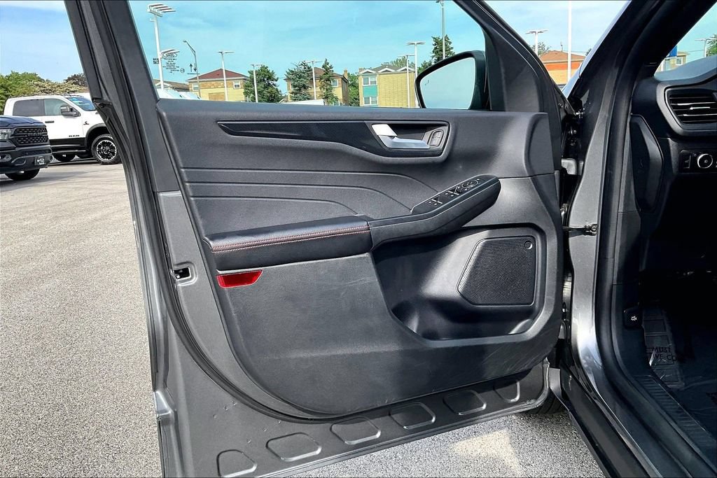 Certified 2025 Ford Escape ST-Line Select AWD/4WD image 21