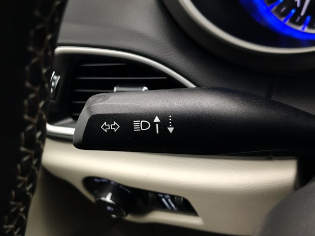Used 2023 Chrysler Pacifica Touring-L FWD image 37