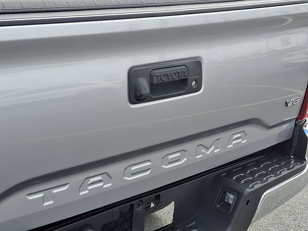 Used 2019 Toyota Tacoma TRD Off-Road AWD/4WD image 30