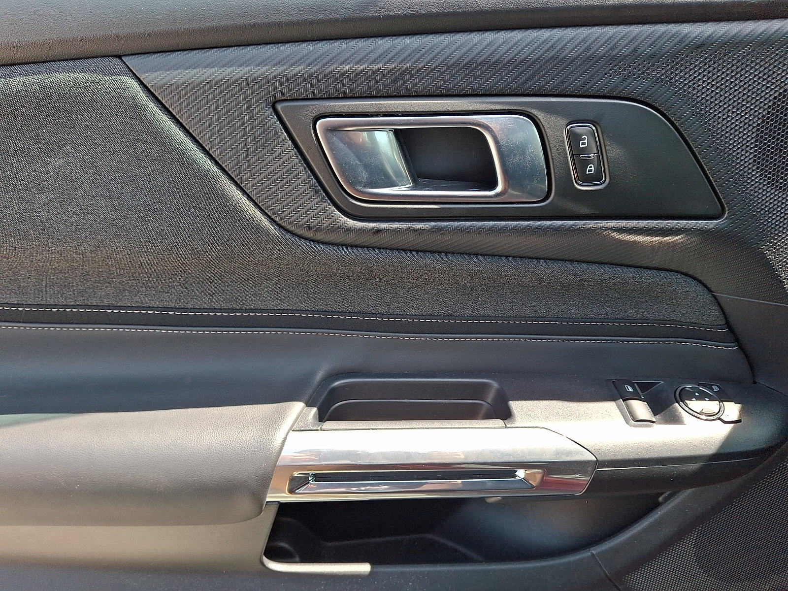 Certified 2025 Ford Mustang Coupe RWD image 16
