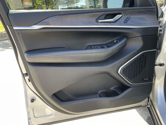 Used 2022 Jeep Grand Cherokee L Limited AWD/4WD image 18