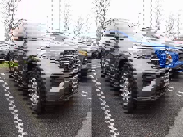 Certified 2022 Ford Explorer XLT w/ Class IV Trailer Tow Package image 3