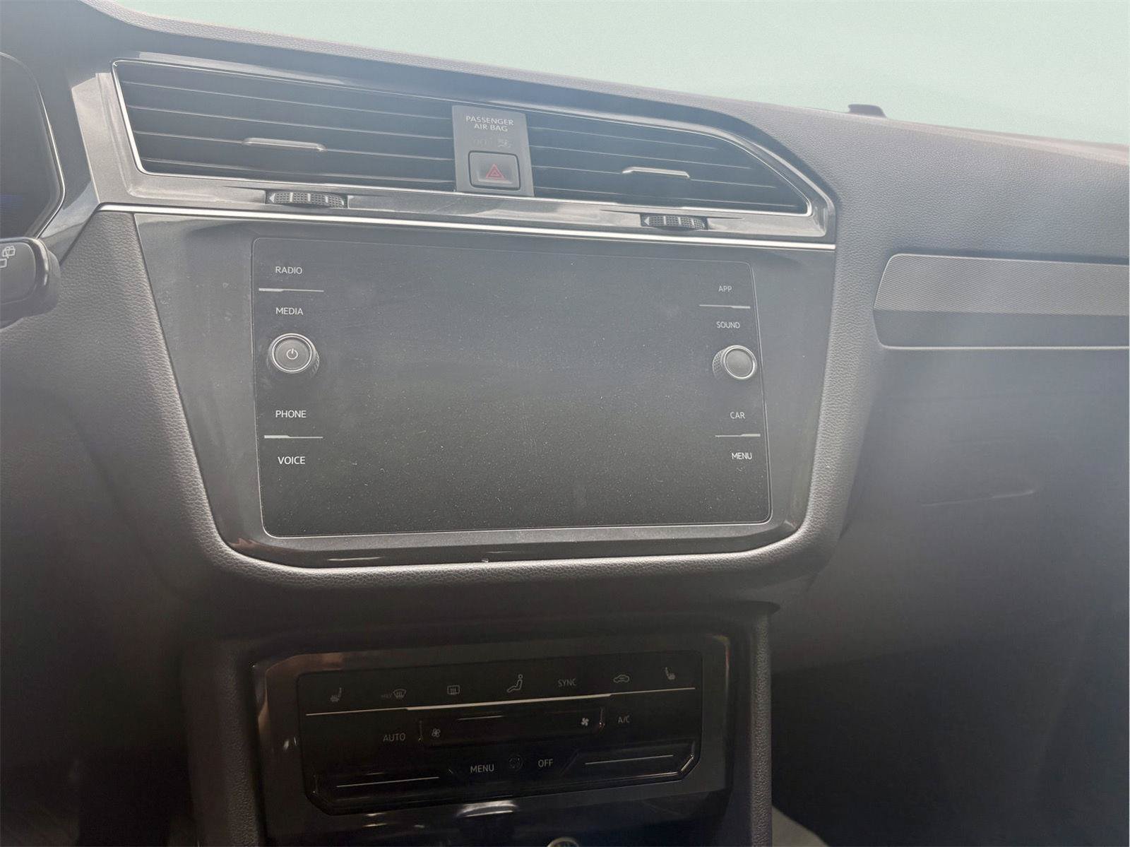 Used 2022 Volkswagen Tiguan SE FWD image 19