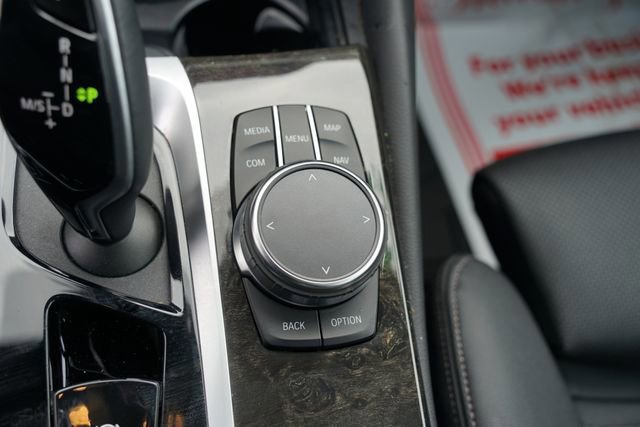 Used 2023 BMW 530e xDrive w/ Premium Package image 17