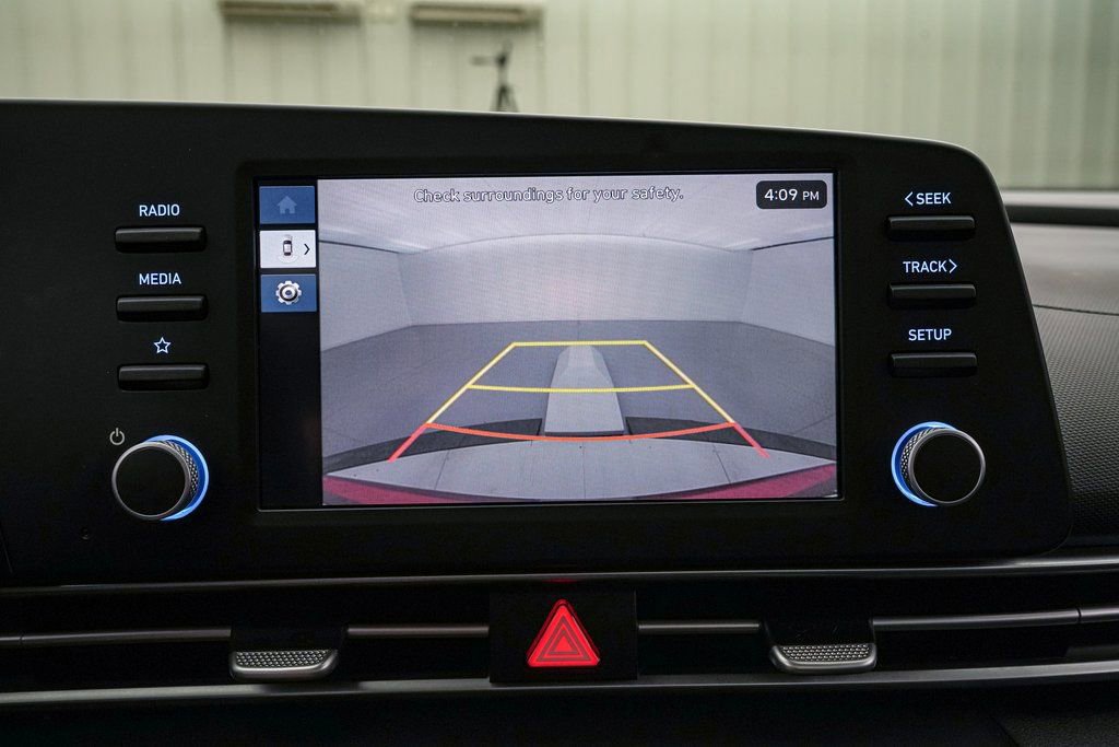 Used 2025 Hyundai Elantra SE image 16