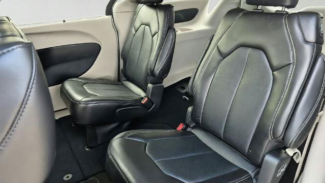 Used 2024 Chrysler Pacifica Touring-L FWD image 25