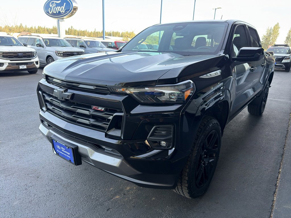 Used 2024 Chevrolet Colorado Z71 w/ Safety Package AWD/4WD image 3