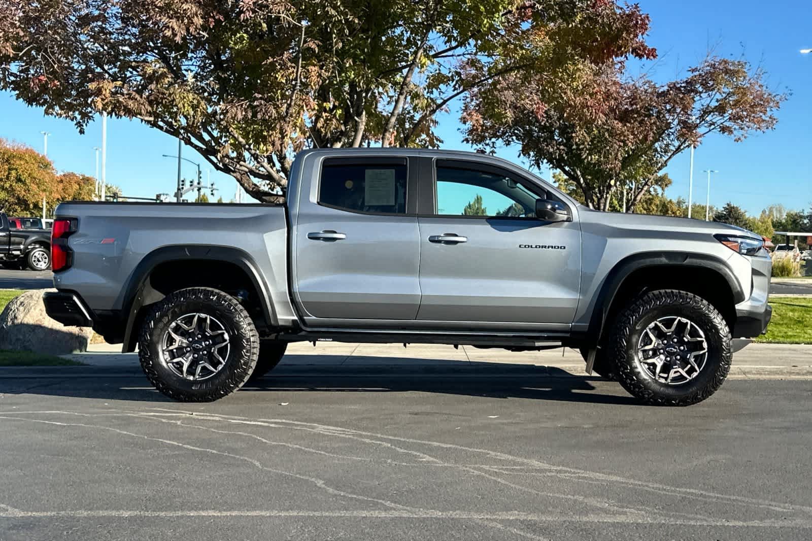 Used 2026 Chevrolet Colorado ZR2 w/ Technology Package AWD/4WD image 8