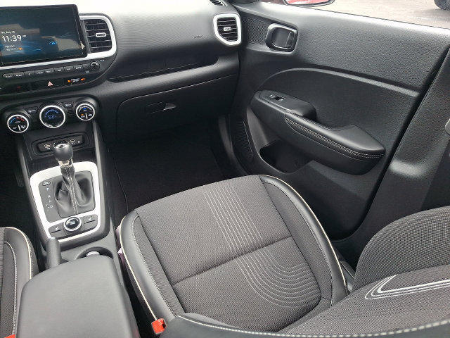 Used 2023 Hyundai Venue Limited FWD image 19
