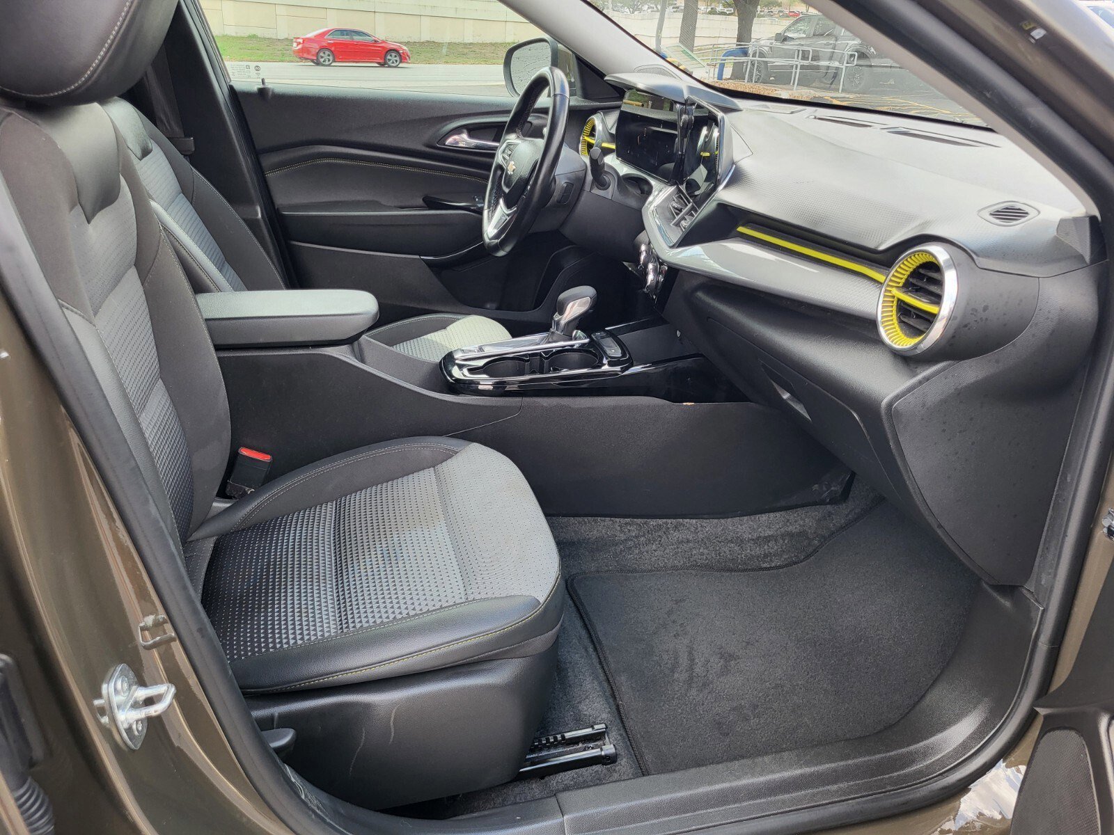 Used 2024 Chevrolet Trax LT w/ Driver Confidence Package image 12