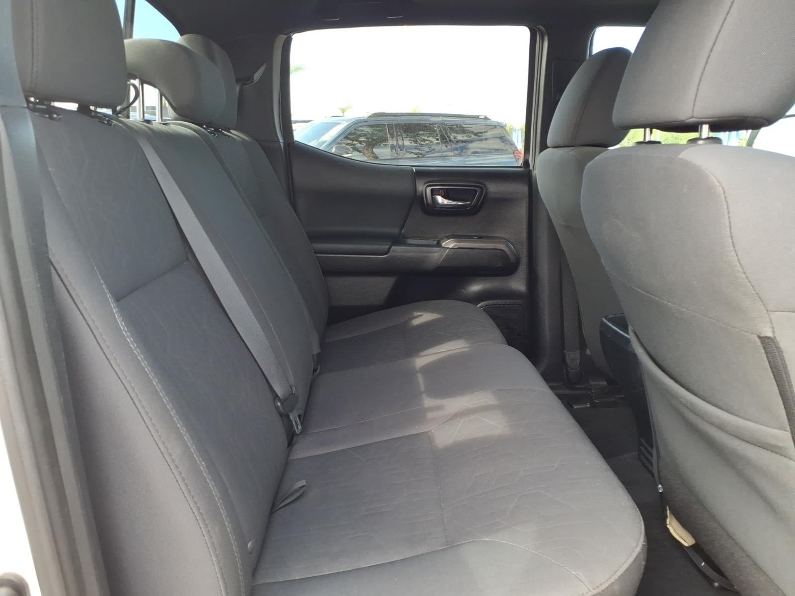 Used 2017 Toyota Tacoma TRD Off-Road w/ Premium & Technology Package AWD/4WD image 14