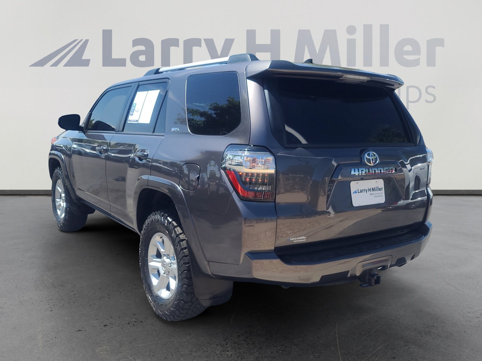 Used 2020 Toyota 4Runner SR5 AWD/4WD image 3
