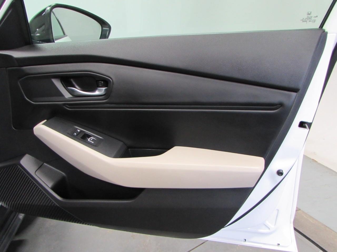 Used 2025 Honda Accord SE image 16