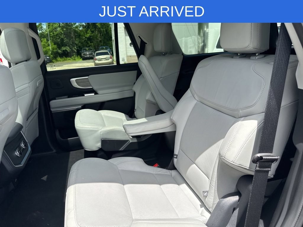 Certified 2025 Ford Expedition Platinum w/ Driver's Package AWD/4WD image 32