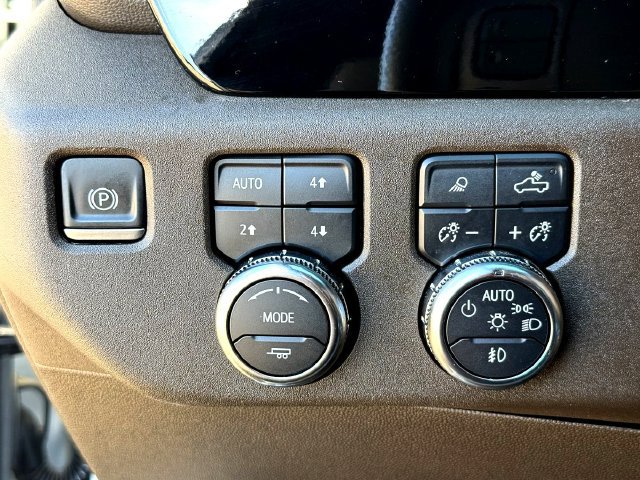 Used 2024 GMC Sierra 3500 SLT w/ SLT Premium Package AWD/4WD image 15